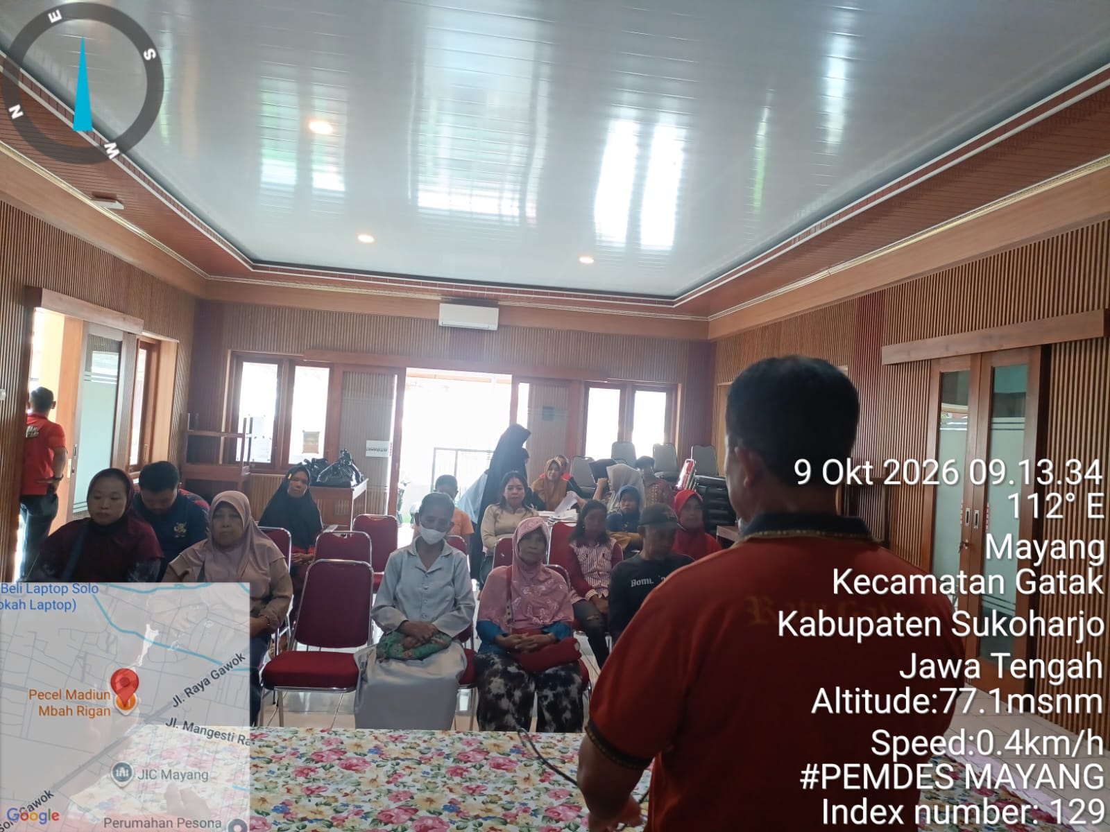 PEMBAGIAN PAKET MAKANAN UNTUK PENYANDANG DISABILITAS